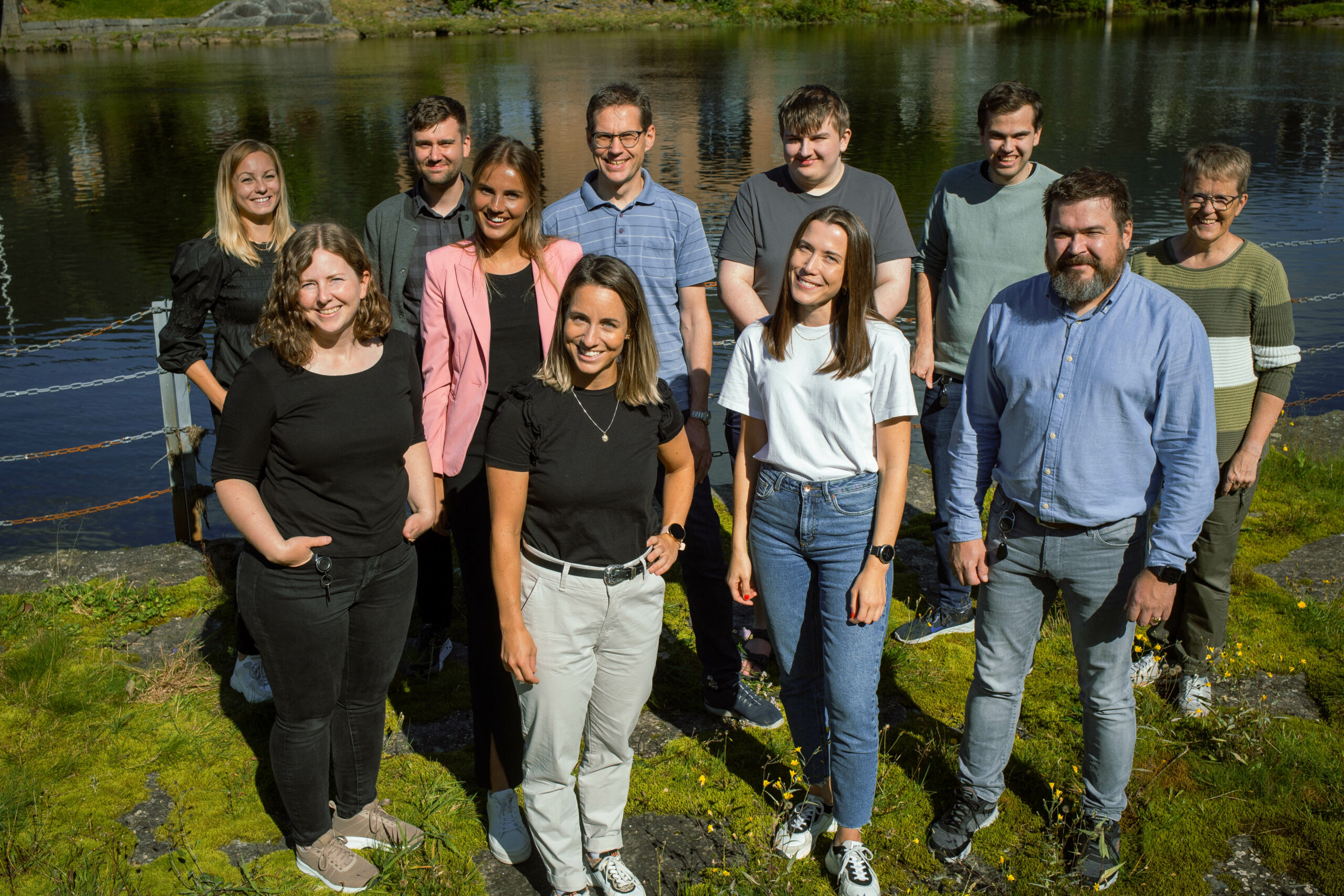 Bilde av nyansatte i Lotteri- og stiftelsestilsynet. Bak fra venstre Ingalill Lien Kristensen, Ole Kristian Os, Audun Friborg, Stig Tore Myren, Trym Erlend Eriksen Høgelid og Inger Hageberg Øvrenbø. Framme frå venstre Kjersti Hvidtsten, Trine Skjeldestad Hove, Marie Tefre Birkeland, Solveig Peersen og Frode Stensaker Brandal.